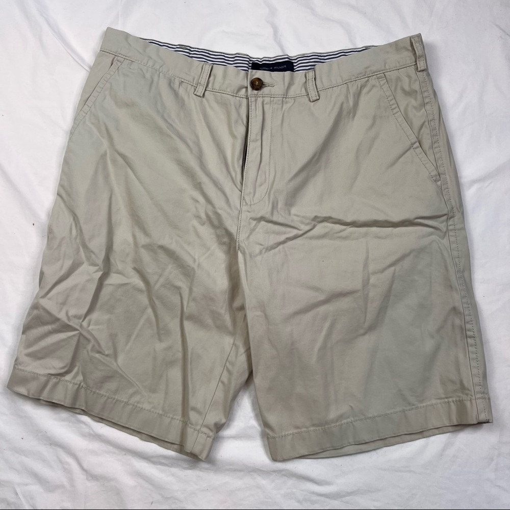 Tommy Hilfiger Size 38 Cargo Pockets  Logo Shorts NEW without tags L*0922